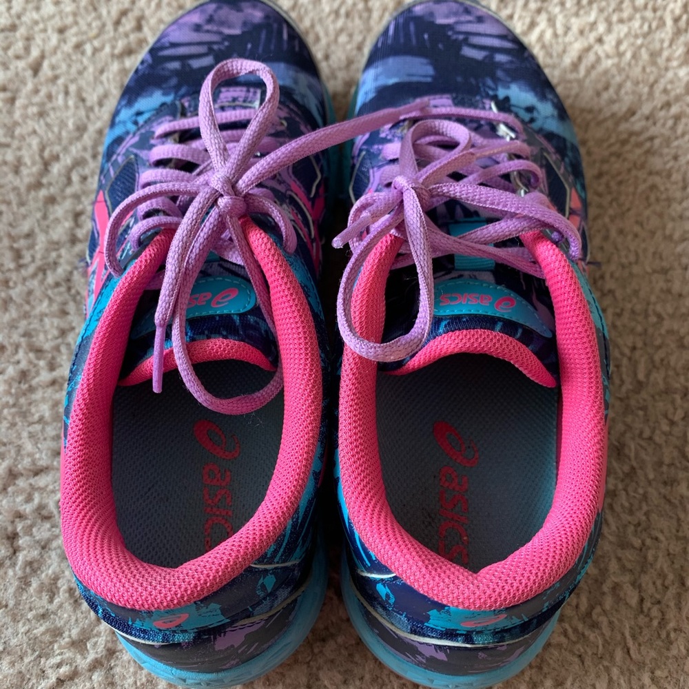 ASICS foams - Picture 2 of 5